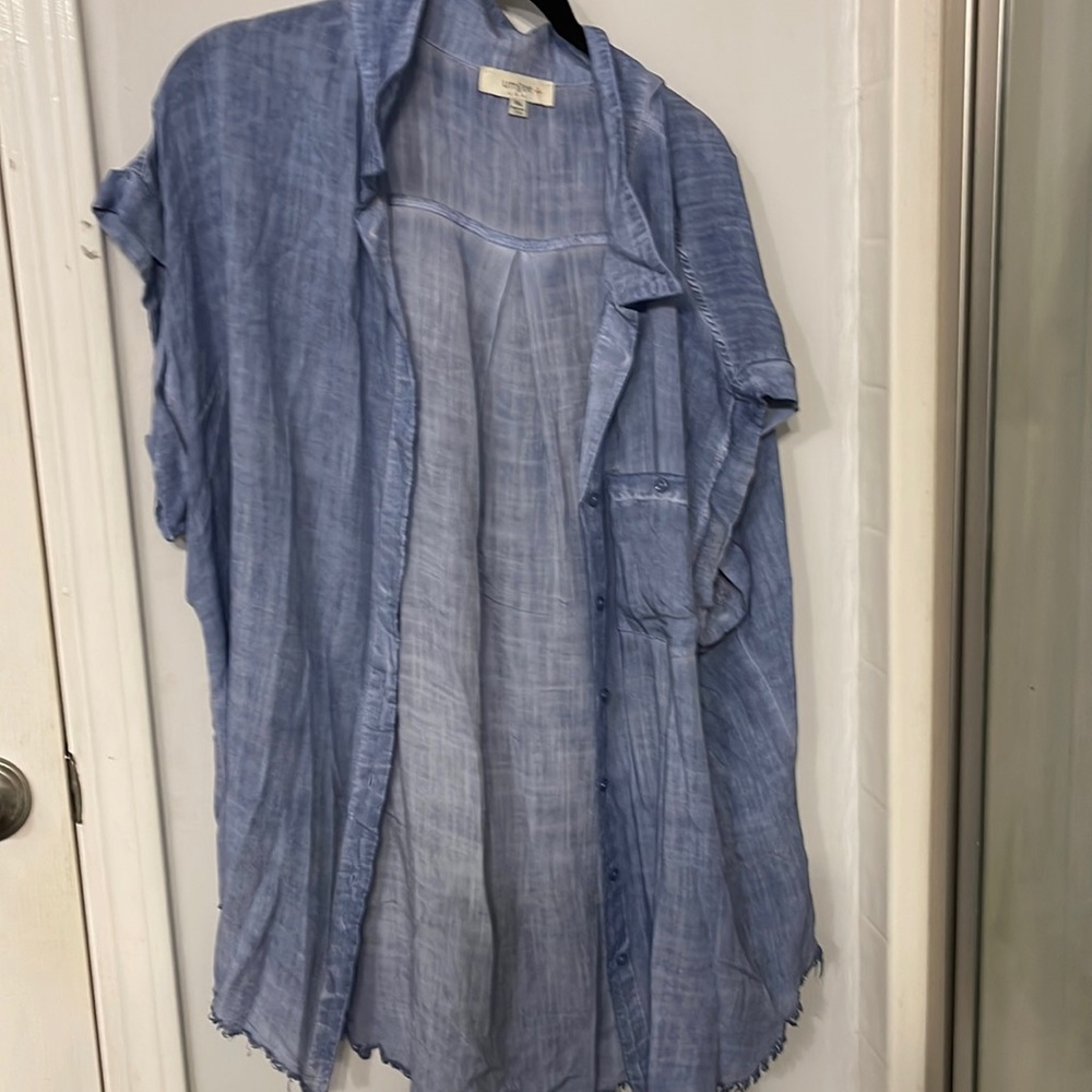 Umgee. Freyed hem oversized button up